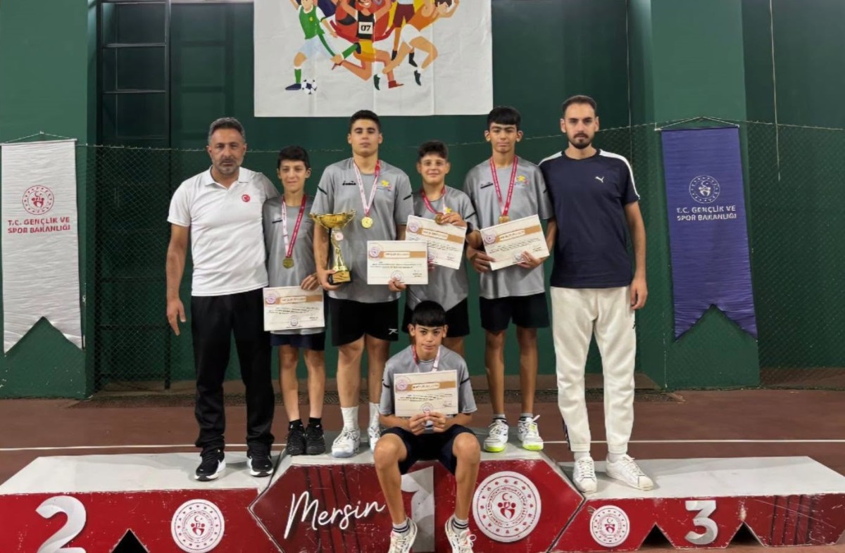 Erzincan Badmintonda Yine Zirvede